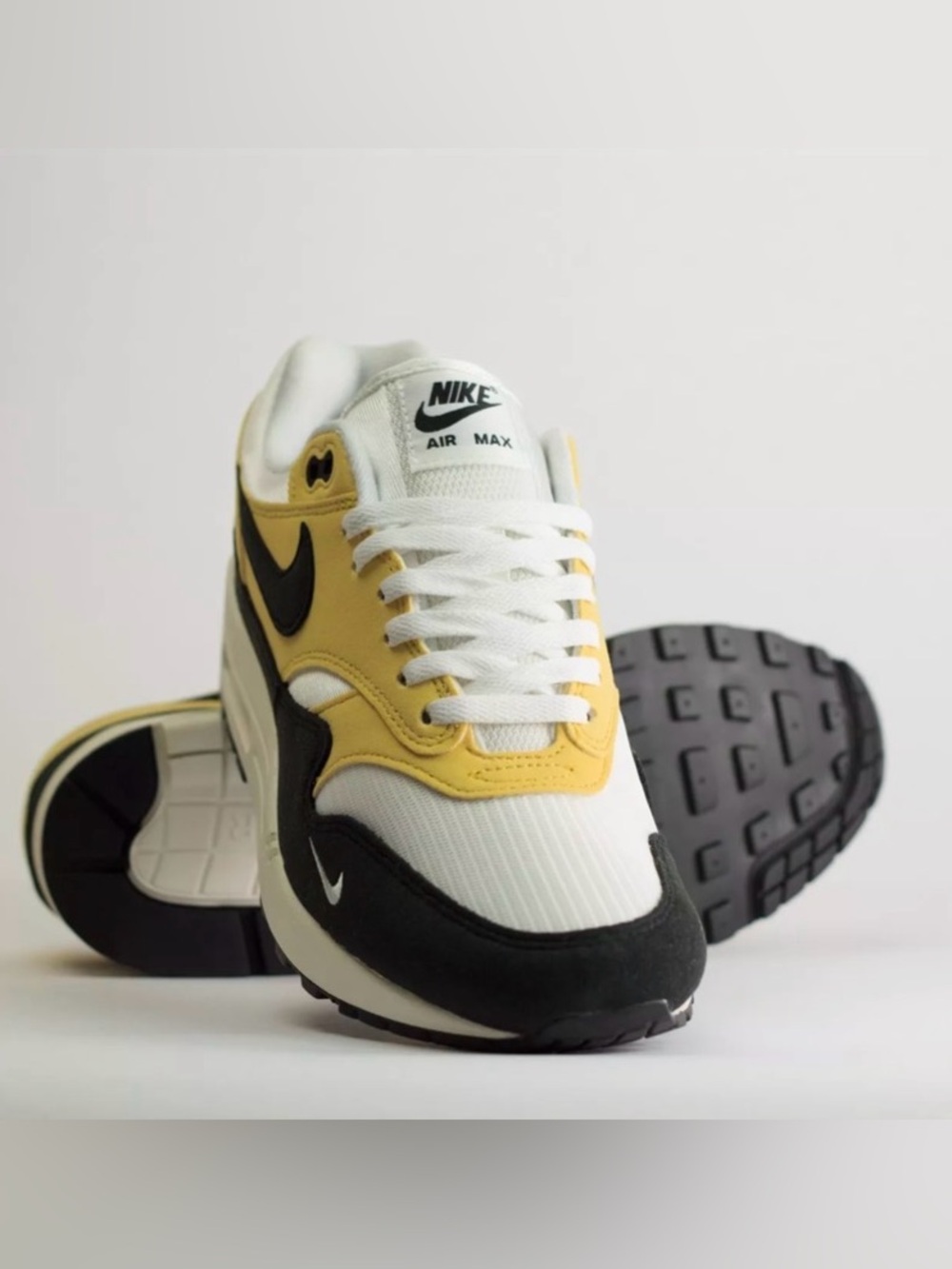 Nike Air Max 1 '87 Saturn Gold Black sneakers